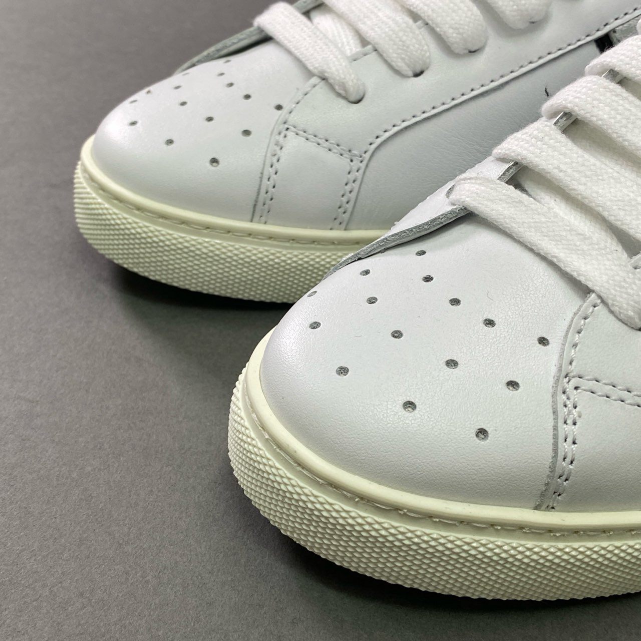6b28 《タグ付き》 DSQUARED2 ディースクエアード Maple Leaf Sneakerd カーフレザー ローカットスニーカー 本革 保存袋付属 43 ホワイト 牛革