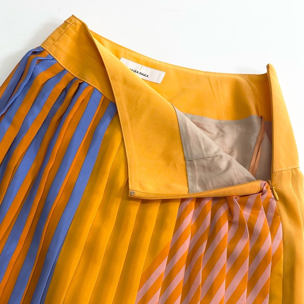 2c24 《未使用》 AKIRA NAKA アキラナカ PLEATS SKIRT プリーツスカート 1 オレンジ ストライプ 日本製 タグ付き 夏