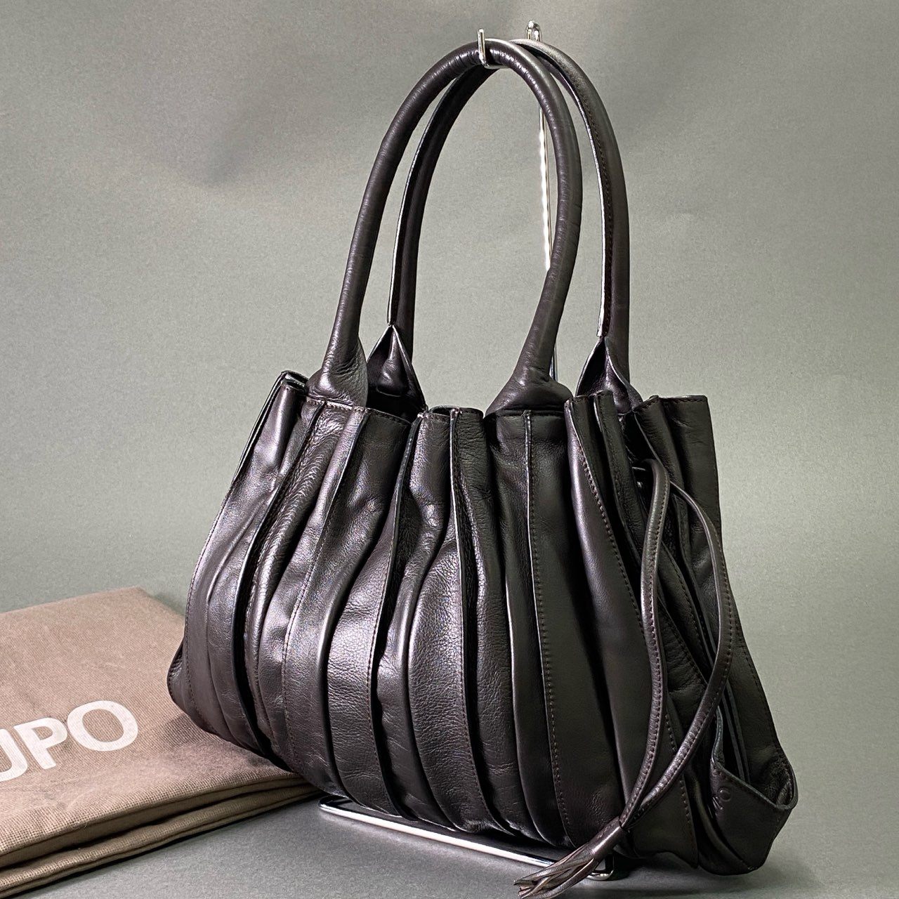 Ae19 LUPO ルポ 蛇腹 じゃばらデザイン レザートートバッグ