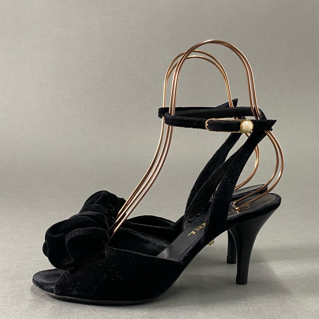 2i20 CHANEL シャネル パールストラップ ベロアヒールサンダル 38 ブラック ベルベット パンプス イタリア製