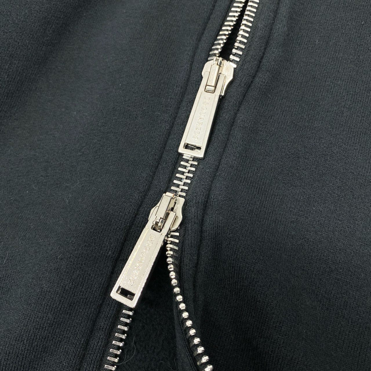 44h26 DSQUARED2 ディースクエアード イタリア製 サイドロゴプリント ジップアップパーカー フーディ S74HG0069 Mサイズ ブラック コットン メンズo07t