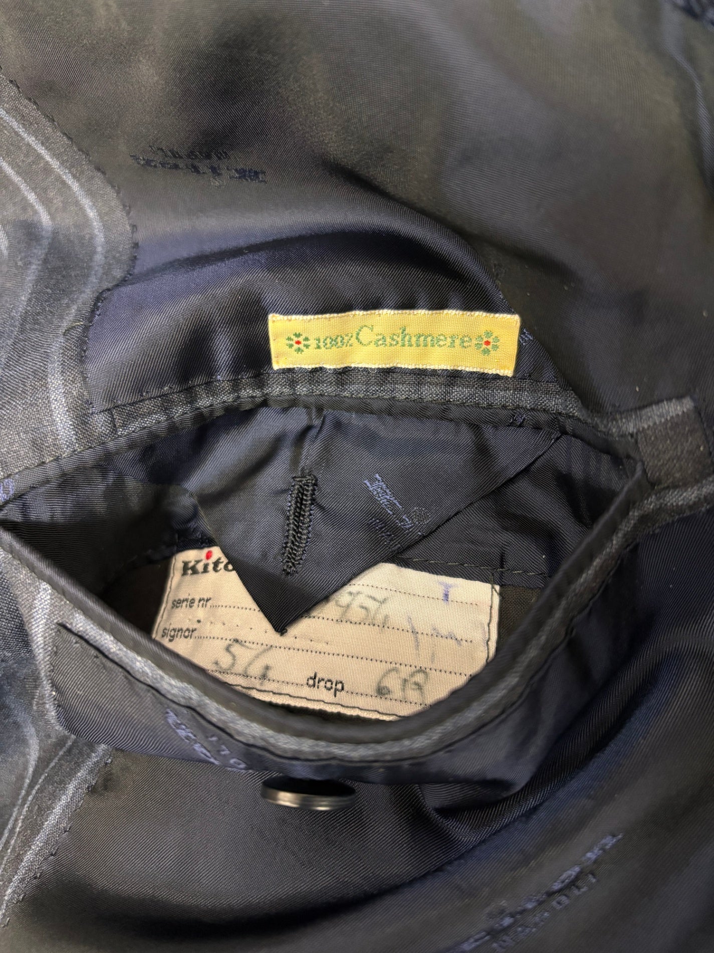 49d5 【イタリア製】Kiton キートン キトン サイズ54 カシミヤ100% 3ボタン シングルスーツ セットアップ 背抜き 4シーズン向け ストライプ メンズ フォーマルk02i