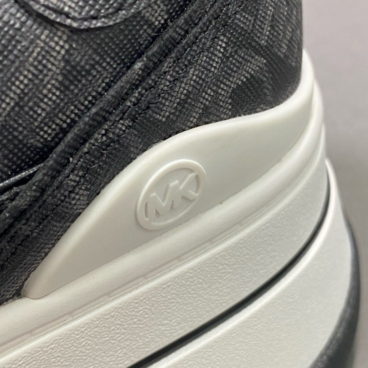 7f6 《未使用品》 MICHAEL KORS マイケルコース HAYES LACE UP プラットフォーム モノグラムスニーカー US6.5 ブラック 厚底 シューズ 箱付き