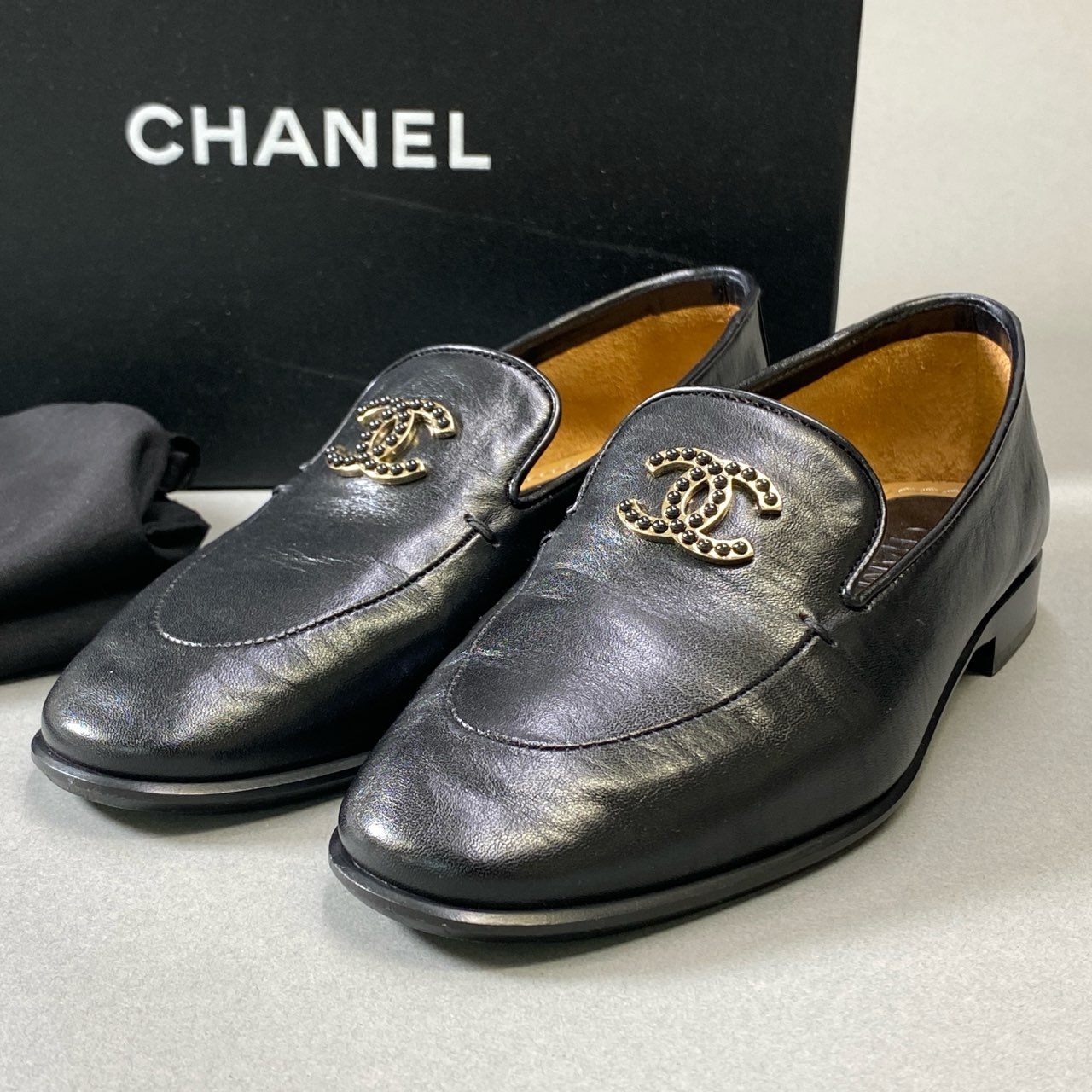 5j16《美品》 CHANEL シャネル ココマーク シャイニー カーフスキン レザーシューズ ローファー 23A G45008 35.5 ブラック レザー 箱・保存袋付きu02t