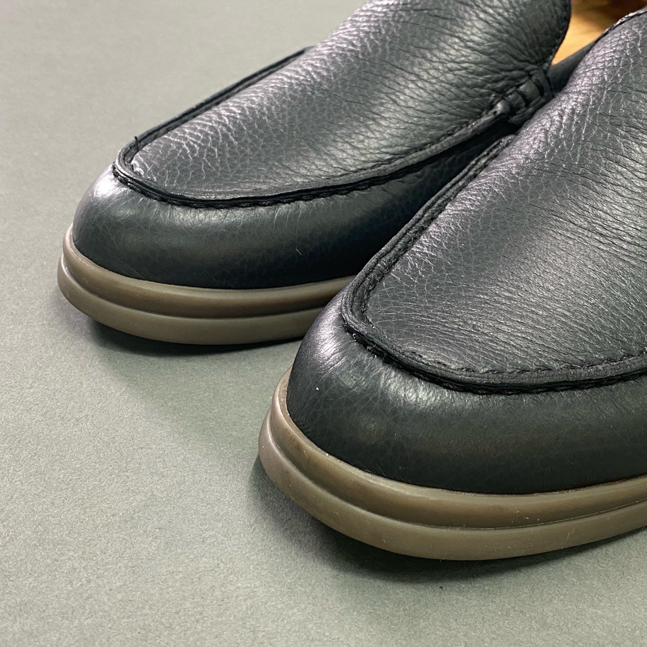 4c21 Loro Piana ロロピアーナ レザー スリッポン スニーカー 40 1/2 ダークグレー Leather シューズ イタリア製