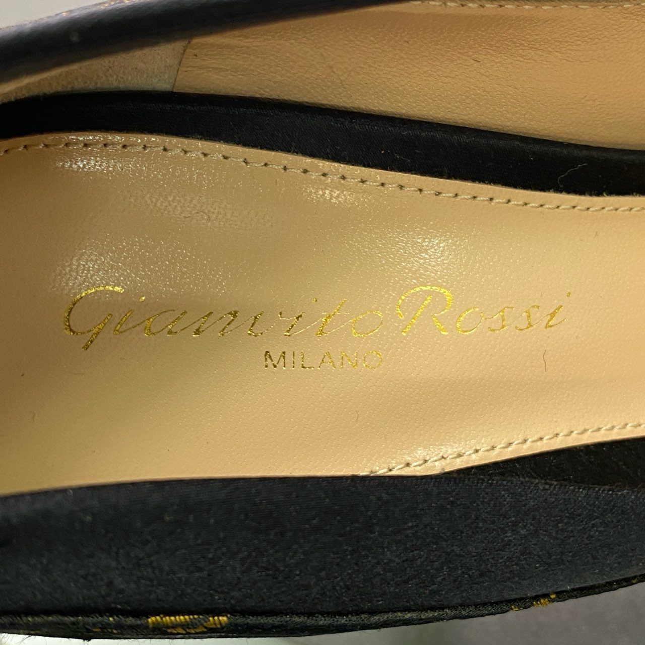 1b28 Gianvito Rossi ジャンヴィトロッシ 《美品》 ポインテッドトゥ ヒールパンプス Vカット 花柄刺繍 和柄 ハイヒール レディース 36 ブラック