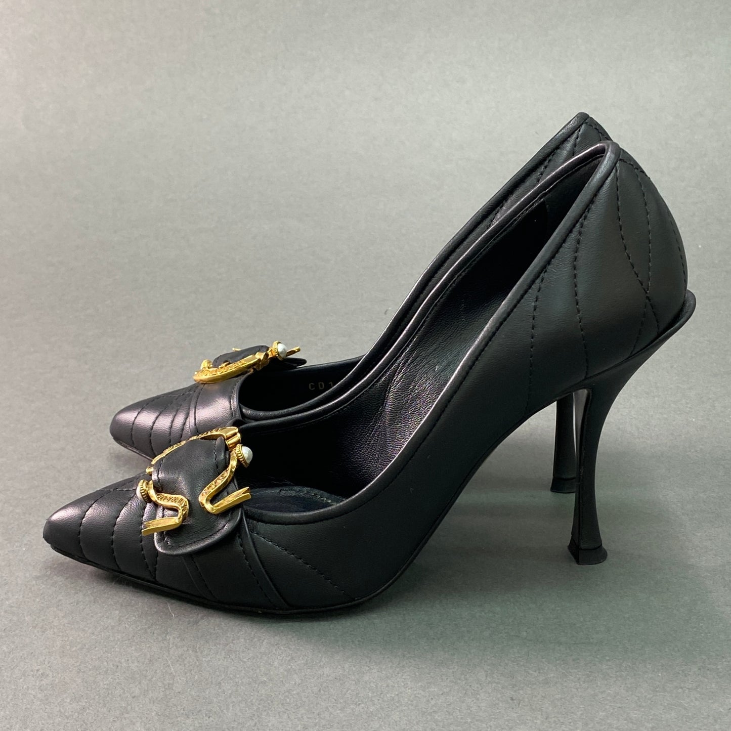 1g9 《美品》 DOLCE&GABBANA ドルチェアンドガッバーナ Pearl Devotion バックルパンプス 36 ブラック レザー ゴールド金具 シューズ D&G ドルガバ