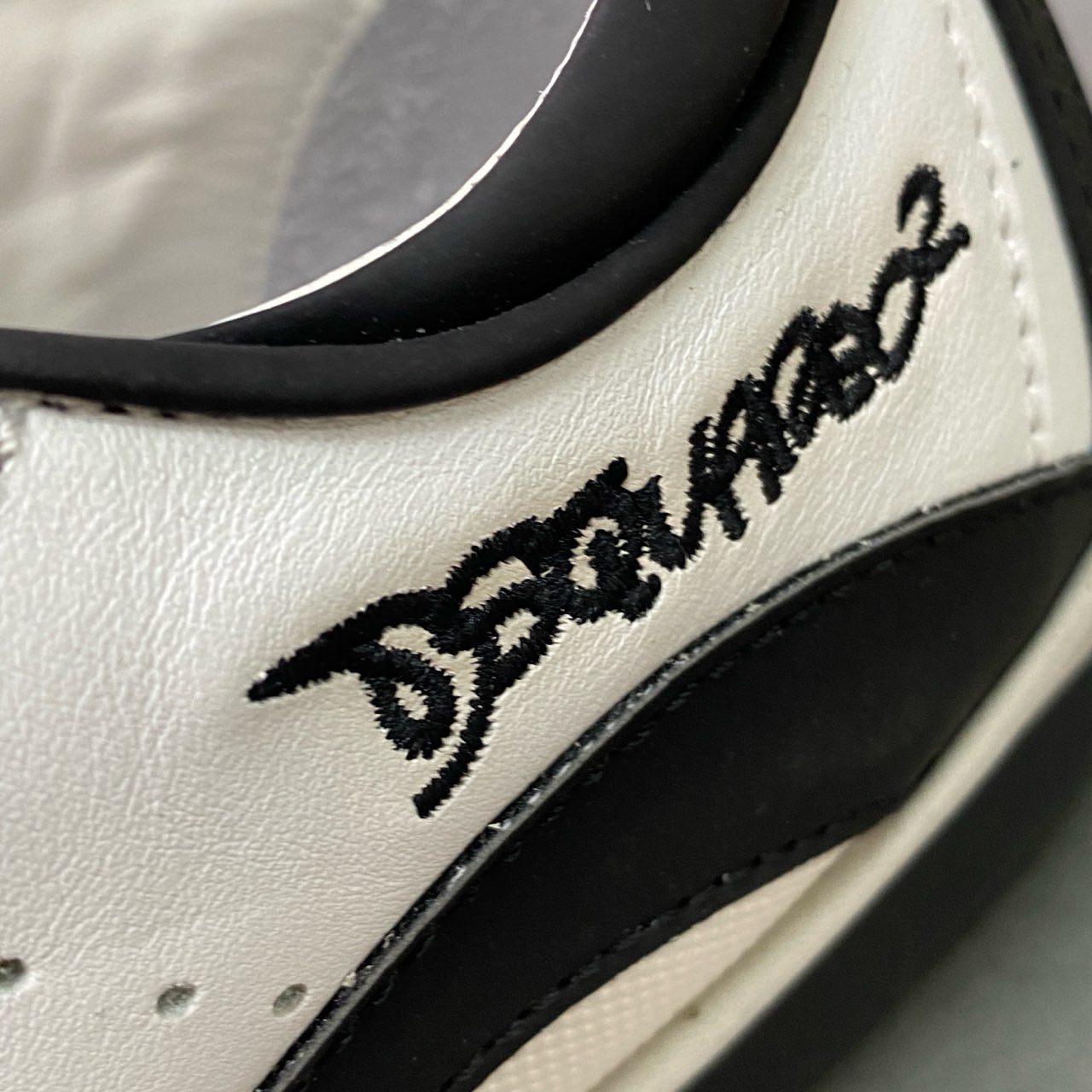 6b28 DSQUARED2 ディースクエアード 《タグ付き》 ローカットスニーカー レザースニーカー 牛革 カウレザー イタリア製 メンズ 保存袋付属 43 ホワイト ブラック グレー 本革