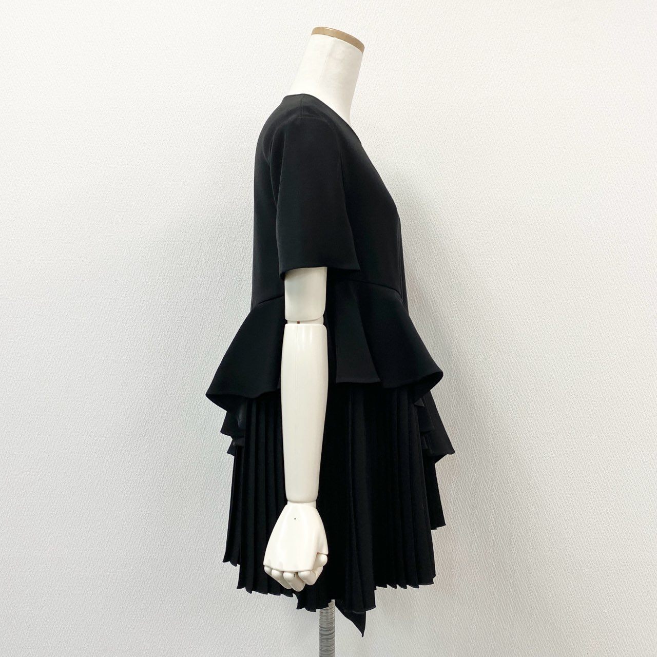 4c28 【美品】 ADEAM アディアム チュニック トップス アシンメトリー 半袖カットソー 半袖ブラウス プリーツ 裾フレア 39163 0 ブラック ポリエステル