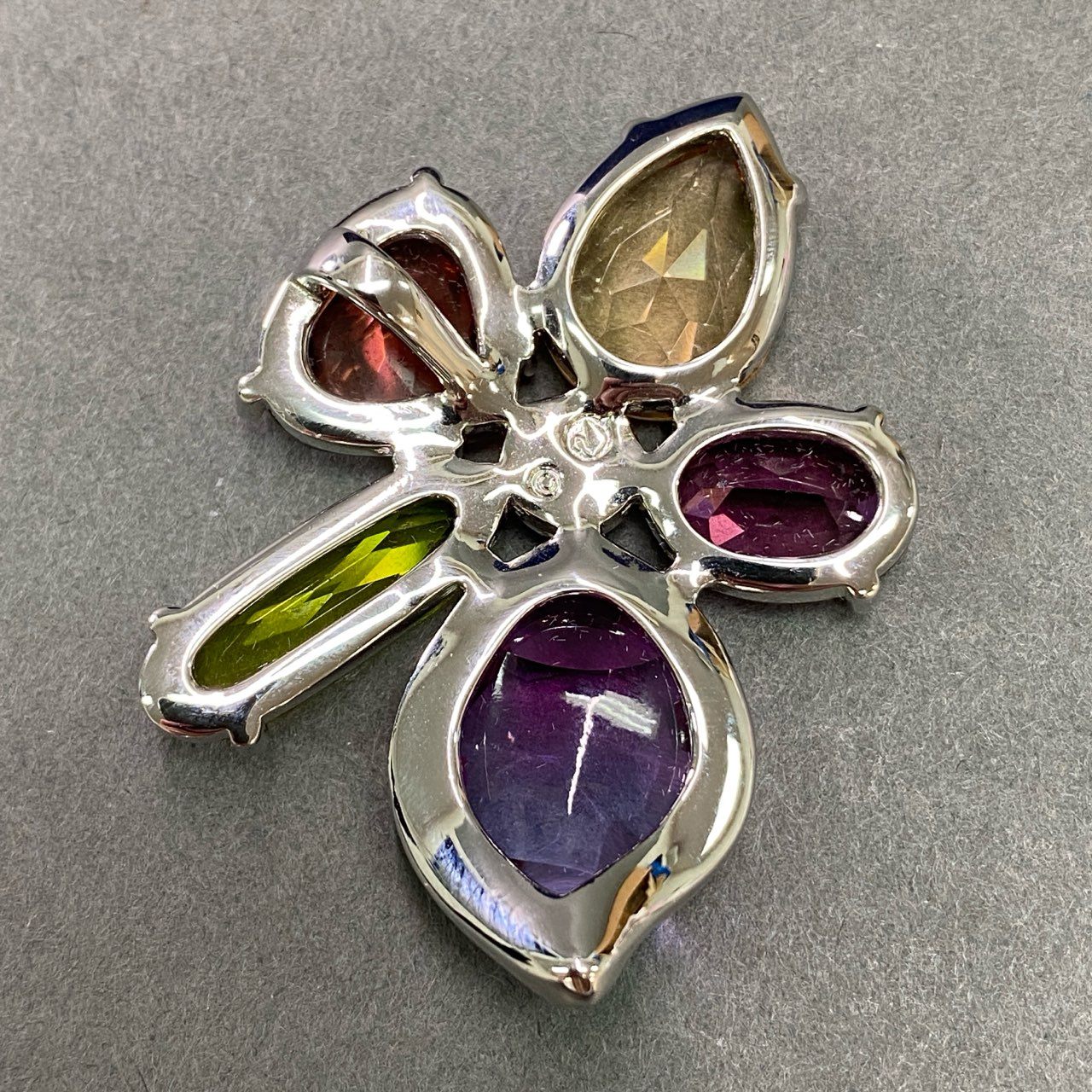c26 SWAROVSKI スワロフスキー 大ぶり クリスタルフラワー ペンダントトップ チャーム マルチカラー ビジュー ジュエリー アクセサリー ネックレス