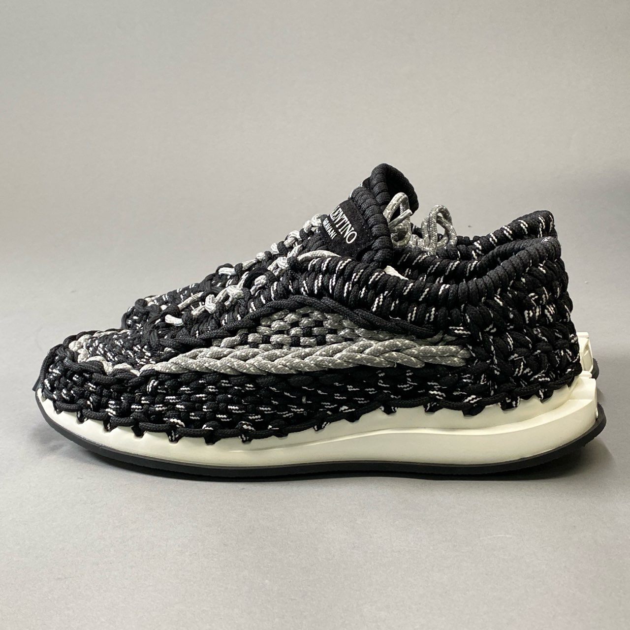 4j3 《極美品》定価¥126.500 VALENTINO ヴァレンティノ クロシェ スニーカー 40 ブラック グレー マクラメ編み ハンドメイド シューズ 箱付きt18r
