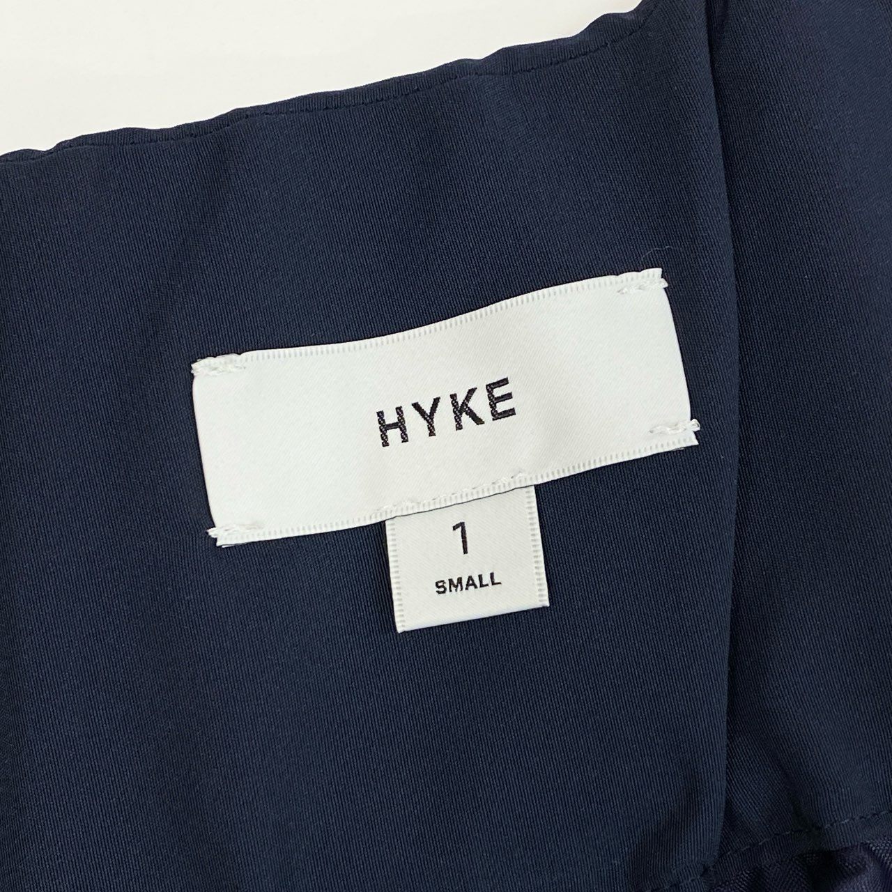 20j6 HYKE ハイク TAFFETA PLEATED MAXI DRESS プリーツ キャミワンピース ドレス 231-16171 045 1 ネイビー 日本製 レディースo07t