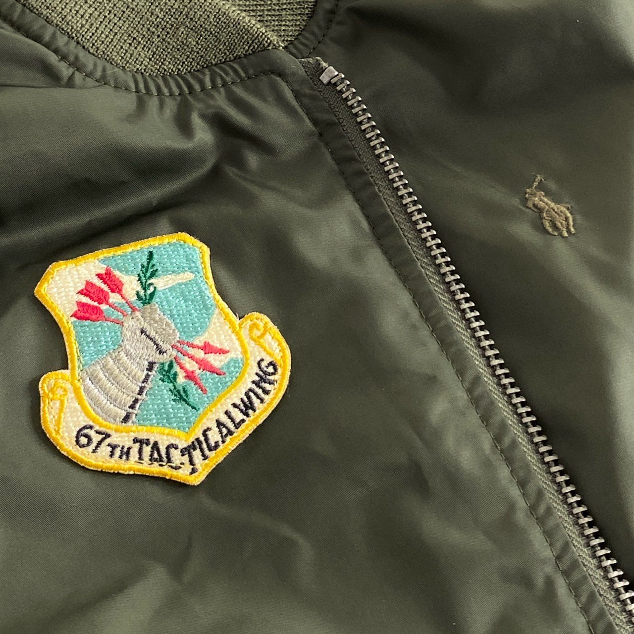 88i3② 《未使用保管品》定価¥29,590 POLO RALPH LAUREN ポロ ラルフローレン ワッペン付き MA-1 フライトジャケット 6 カーキ タグ付