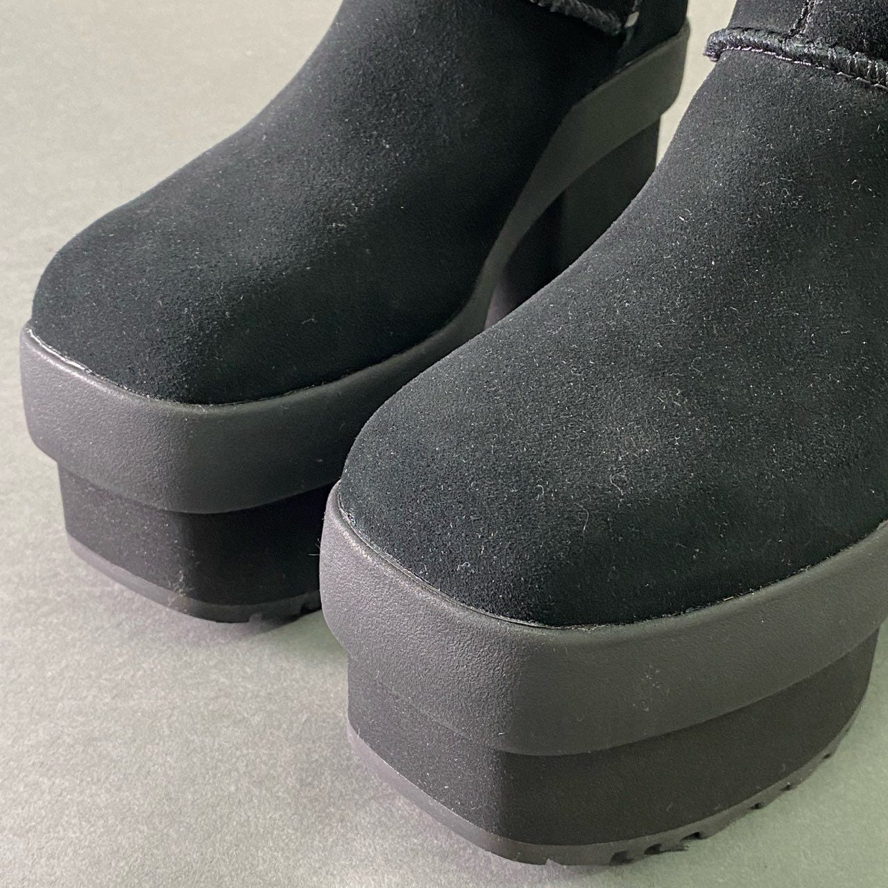 4f8 《美品》定価¥49500 UGG アグ New Heights Platform Xtra 厚底 ニーハイ ロングブーツ 6 ブラック レザー Y2K ムートン シューズ 箱付き
