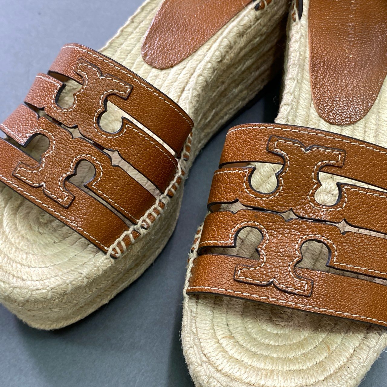 2k11 《極美品》 TORY BURCH トリーバーチ BOURBON 200 ウェッジソール レザーサンダル 154464 6 約23cm ブラウン シューズ イタリア製 箱付き