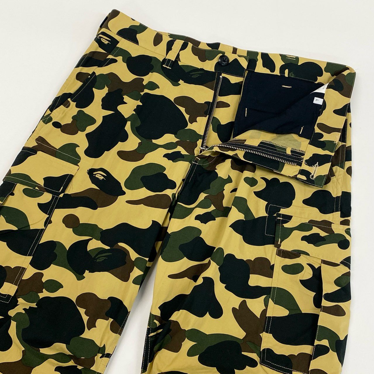 75f27 A BATHING APE ア ベイシング エイプ カーゴパンツ ミリタリーパンツ ボトムス カモフラ 猿迷彩 サイズL イエロー グリーン系 コットン メンズ 紳士服