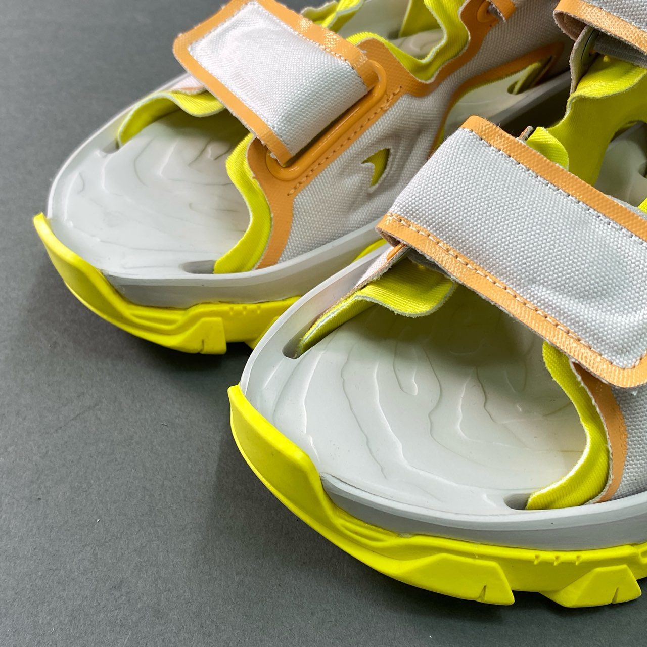 8f4 《極美品》 adidas アディダス × Stella McCartney ステラマッカートニー HIKA SANDAL ヒカ アウトドアサンダル 24.5cm チョーク イエロー シューズ 箱付き