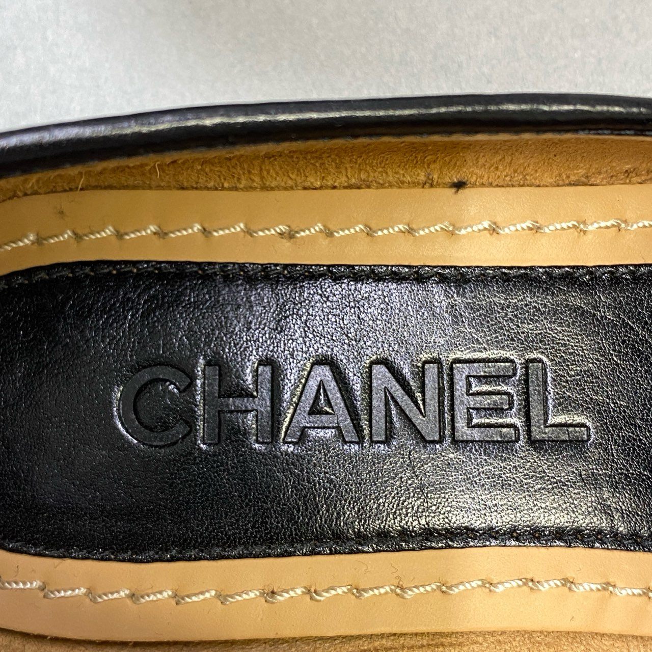 5j16《美品》 CHANEL シャネル ココマーク シャイニー カーフスキン レザーシューズ ローファー 23A G45008 35.5 ブラック レザー 箱・保存袋付きu02t