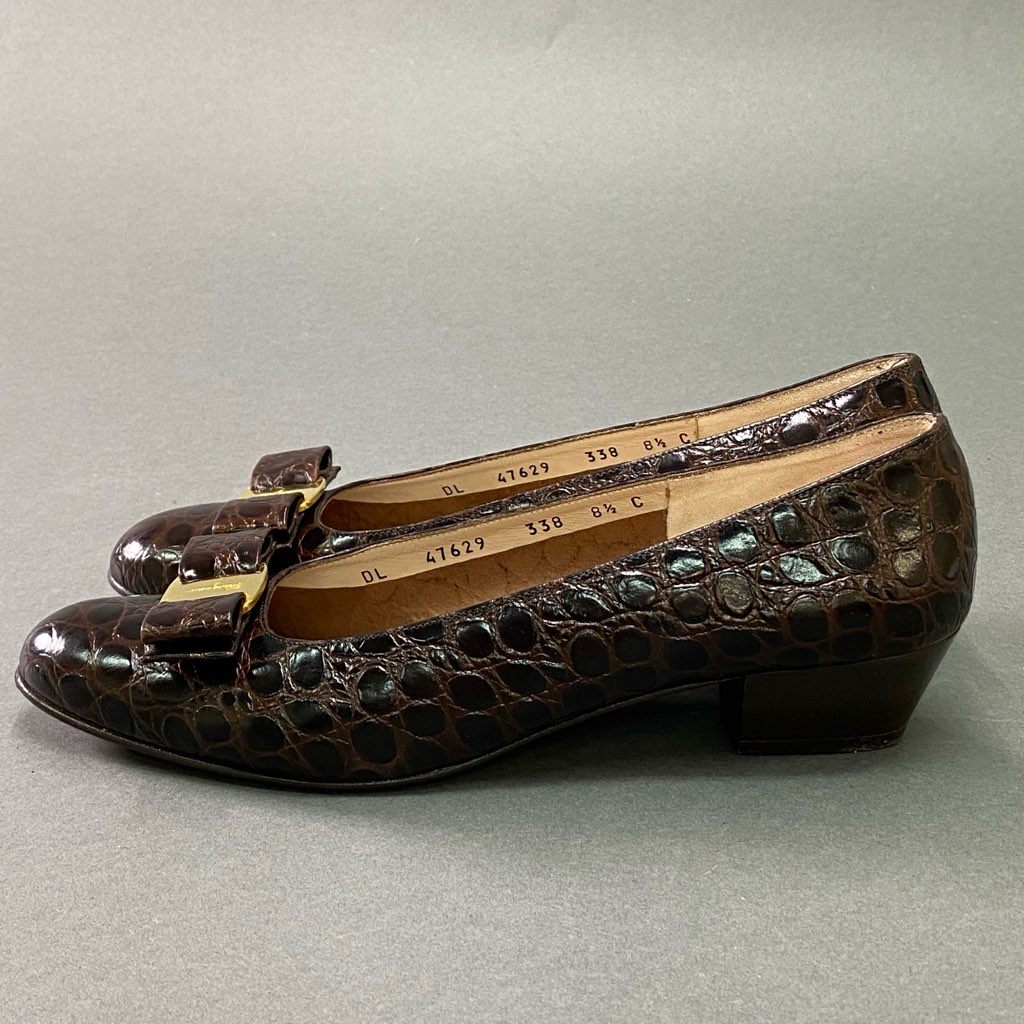 2e10 《美品》 Salvatore Ferragamo サルヴァトーレ フェラガモ VARA ヴァラリボン クロコ パンプス 8 1/2 ブラウン レザー シューズ 革靴 箱付き