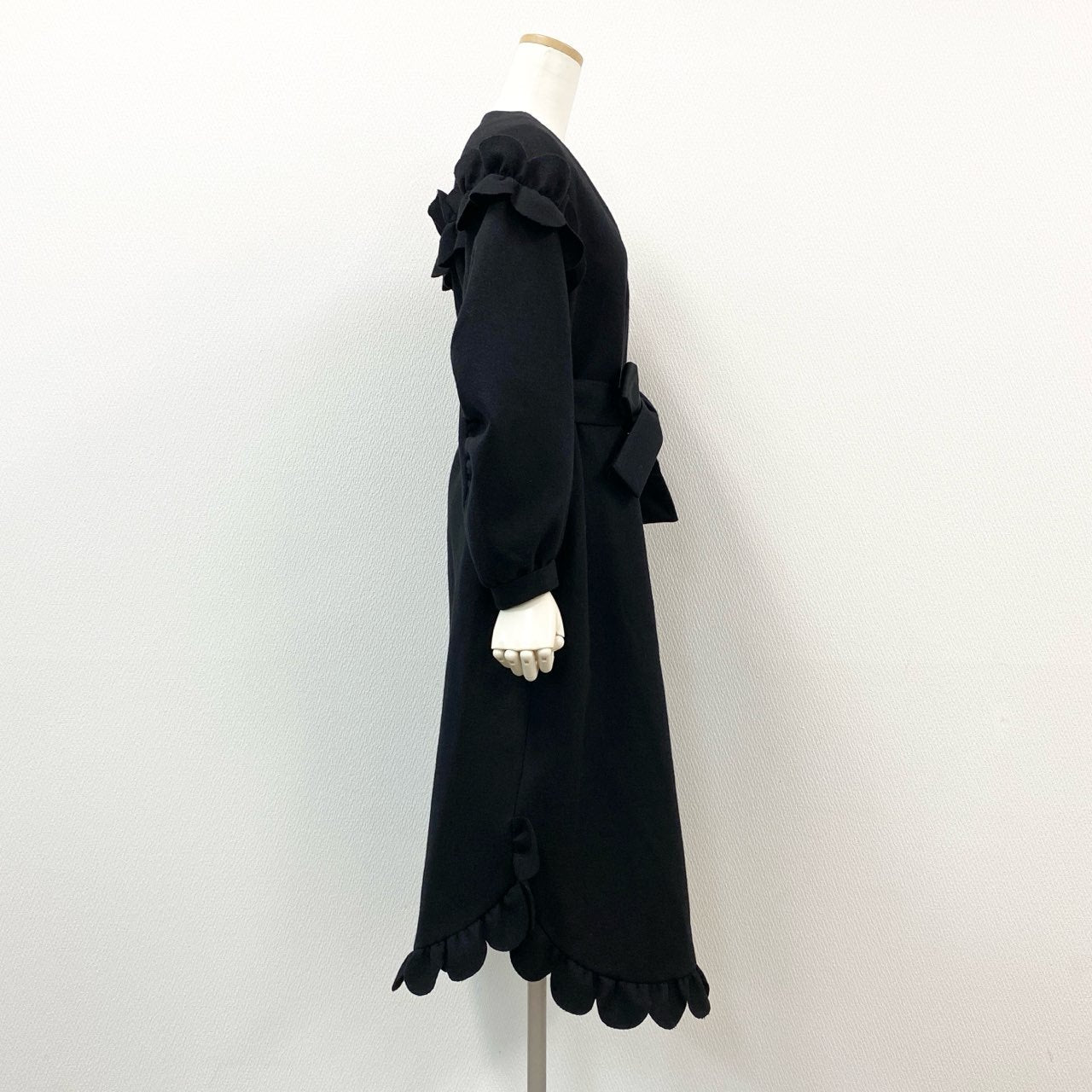 60f21 《新品タグ付き》 leur logette ルールロジェット ロングコート ベルテッドコート ガウンコート フリル サイズ0 ブラック ウール100% レディース