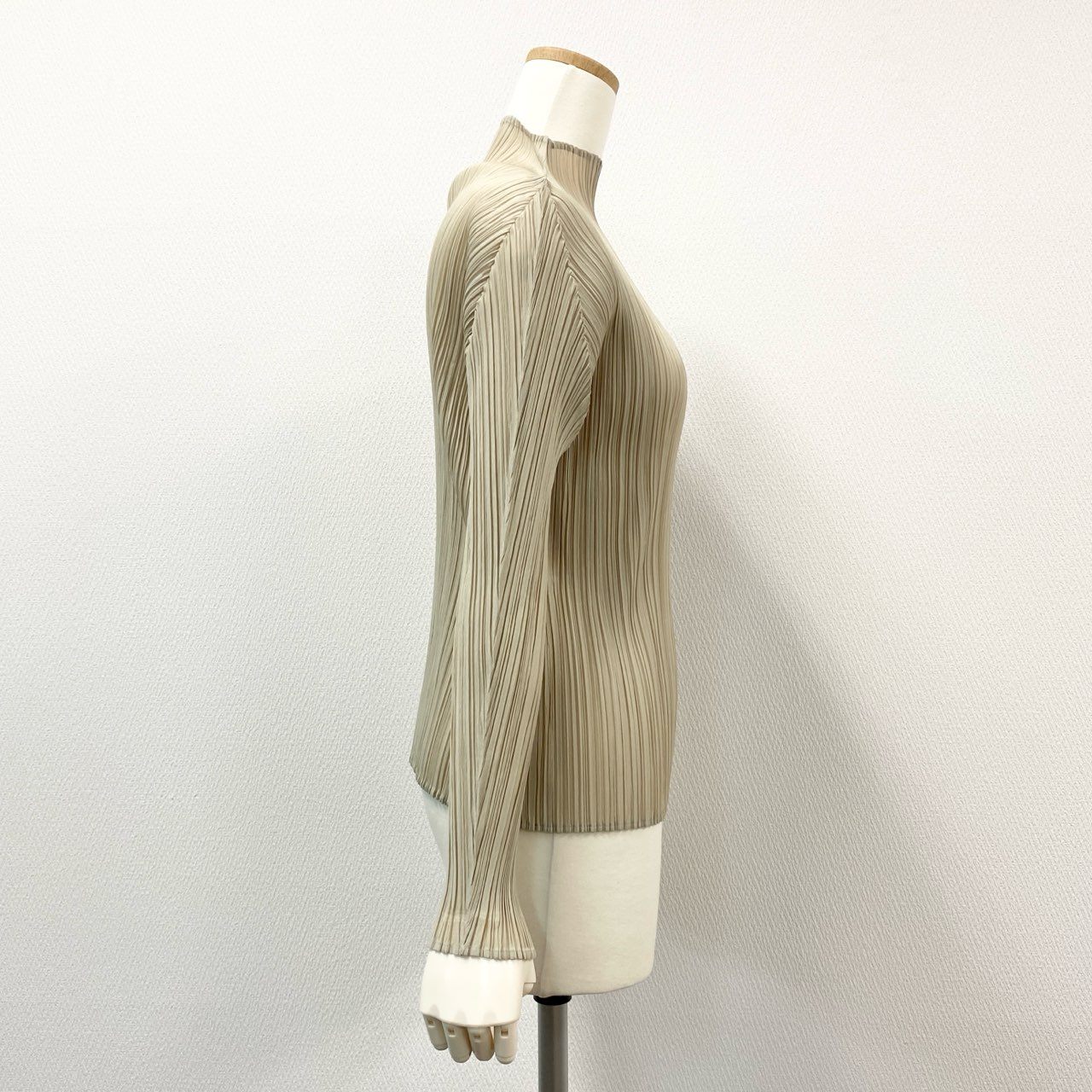 75i8 PLEATS PLEASE ISSEY MIYAKE プリーツプリーズ イッセイミヤケ 日本製 ハイネック プリーツカットソー 長袖 トップス プルオーバー PP33-JK182 3 ライトベージュ レディースo07t