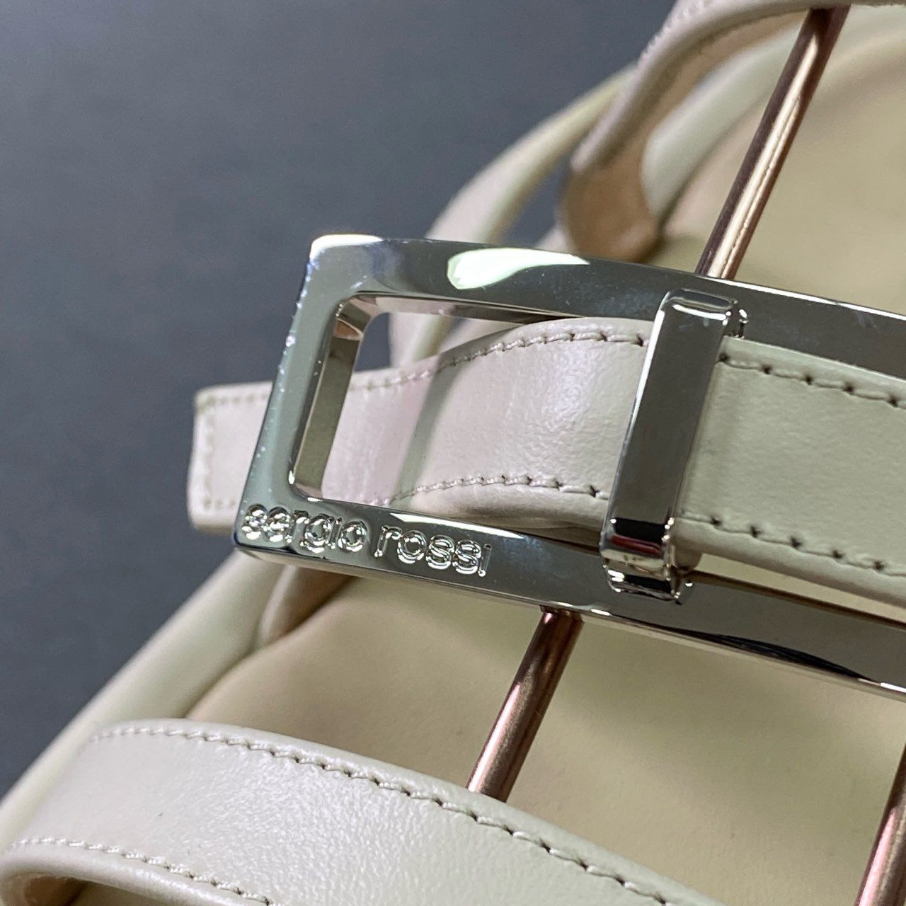 4j24 定価¥117,700 sergio rossi セルジオロッシ SR NORA メタルバックル ストラップサンダル 37 1/2 チョークホワイト レザー シューズ イタリア製