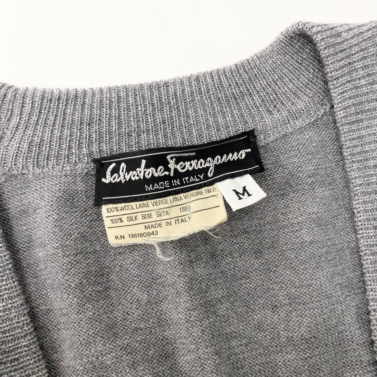 83e12 Salvatore Ferragamo サルヴァトーレフェラガモ ニットカーディガン シルク切替 ウールニット 金ボタン イタリア製 サイズM グレー レディース 女性服o07t