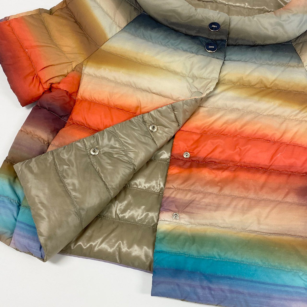 45c3 【美品】 HERNO ヘルノ Rainbow Reversible Down Jacket ショートスリーブ リバーシブル ダウンジャケット 42 レインボー 金ボタン マルチカラー ルーマニア製