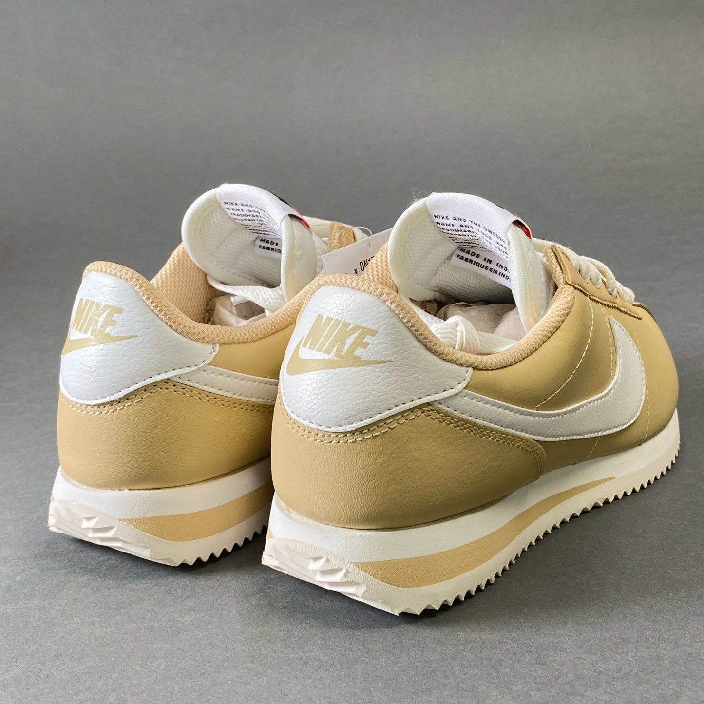 6g9 《未使用品》 NIKE ナイキ CORTEZ コルテッツ DN1791-200 23.5cm ベージュ スニーカー シューズ 箱有
