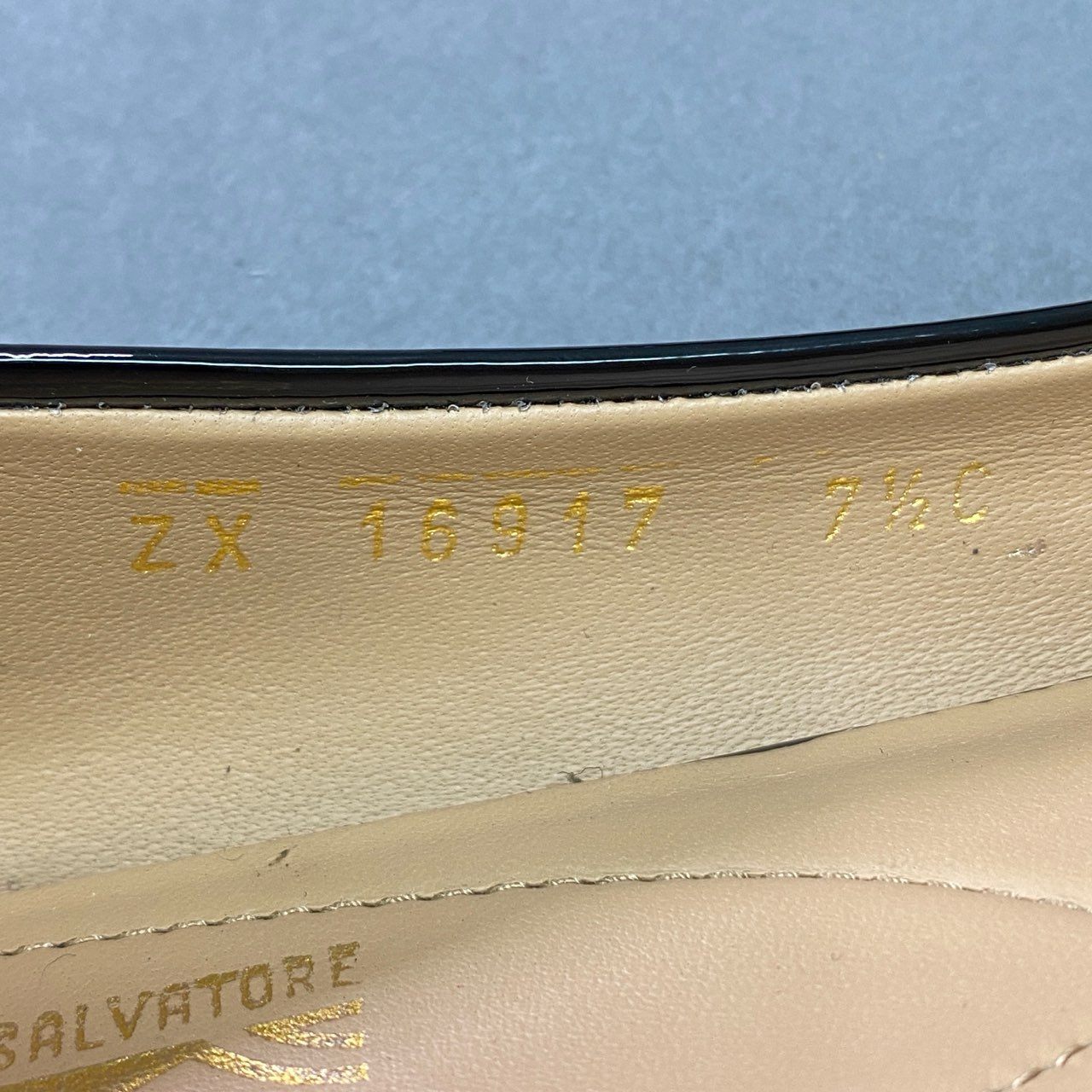 11c19 Salvatore Ferragamo サルヴァトーレ フェラガモ VARINA VARA ヴァラリボン フラットシューズ 7 1/2 ブラック パテントレザー エナメル バレエシューズ イタリア製