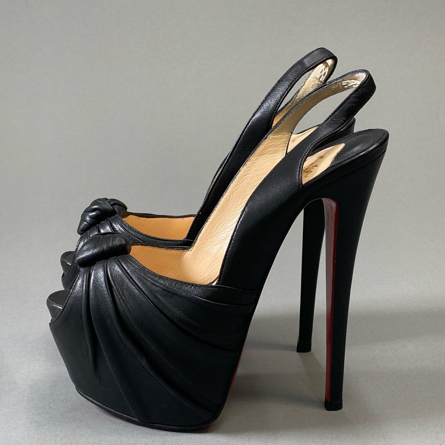 4i30 《美品》 Christian Louboutin クリスチャンルブタン ハイヒール パンプス オープントゥ アンクルストラップ 35サイズ ブラック レザー レディース シューズt18r