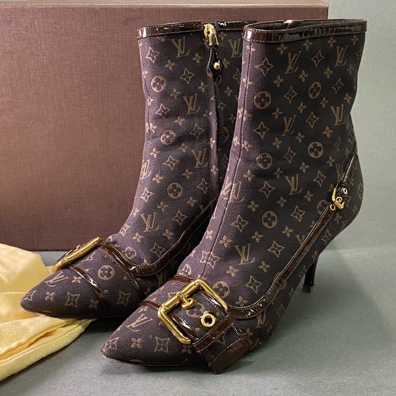 3f8 LOUIS VUITTON ルイヴィトン LV モノグラム ショートブーツ 37 ブラウン ブーティ シューズ イタリア製 箱付き