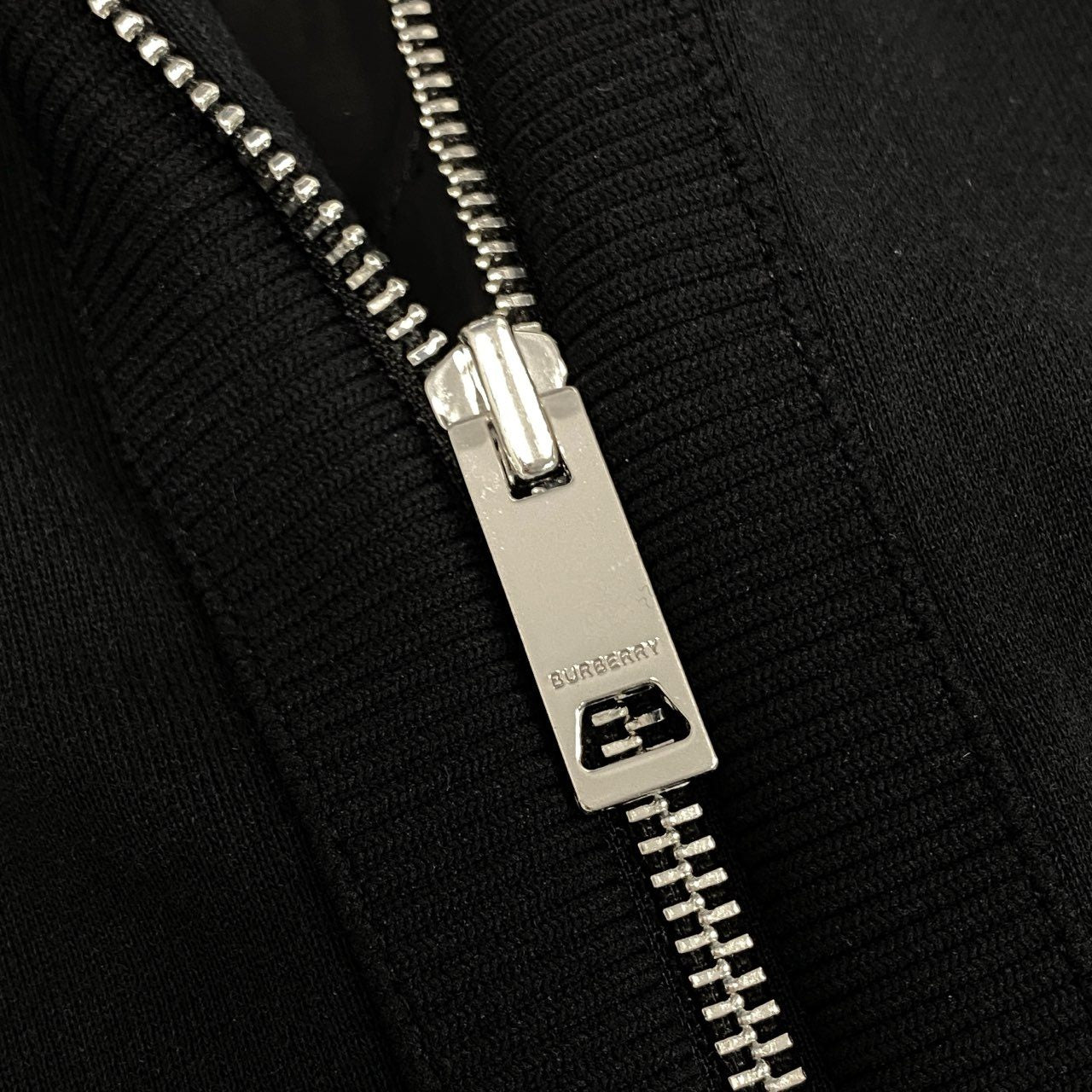 67d21 BURBERRY バーバリー ジップアップパーカー スター刺繍 ロゴワッペン 袖プリント キッズ 子供服 14Y 164cm ブラック コットン