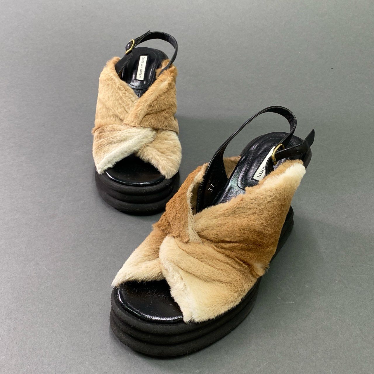 1e26 DRIES VAN NOTEN ドリスヴァンノッテン ウェッジソール スリングバック ファーサンダル 37 ブラック ベージュ シューズ 夏 イタリア製