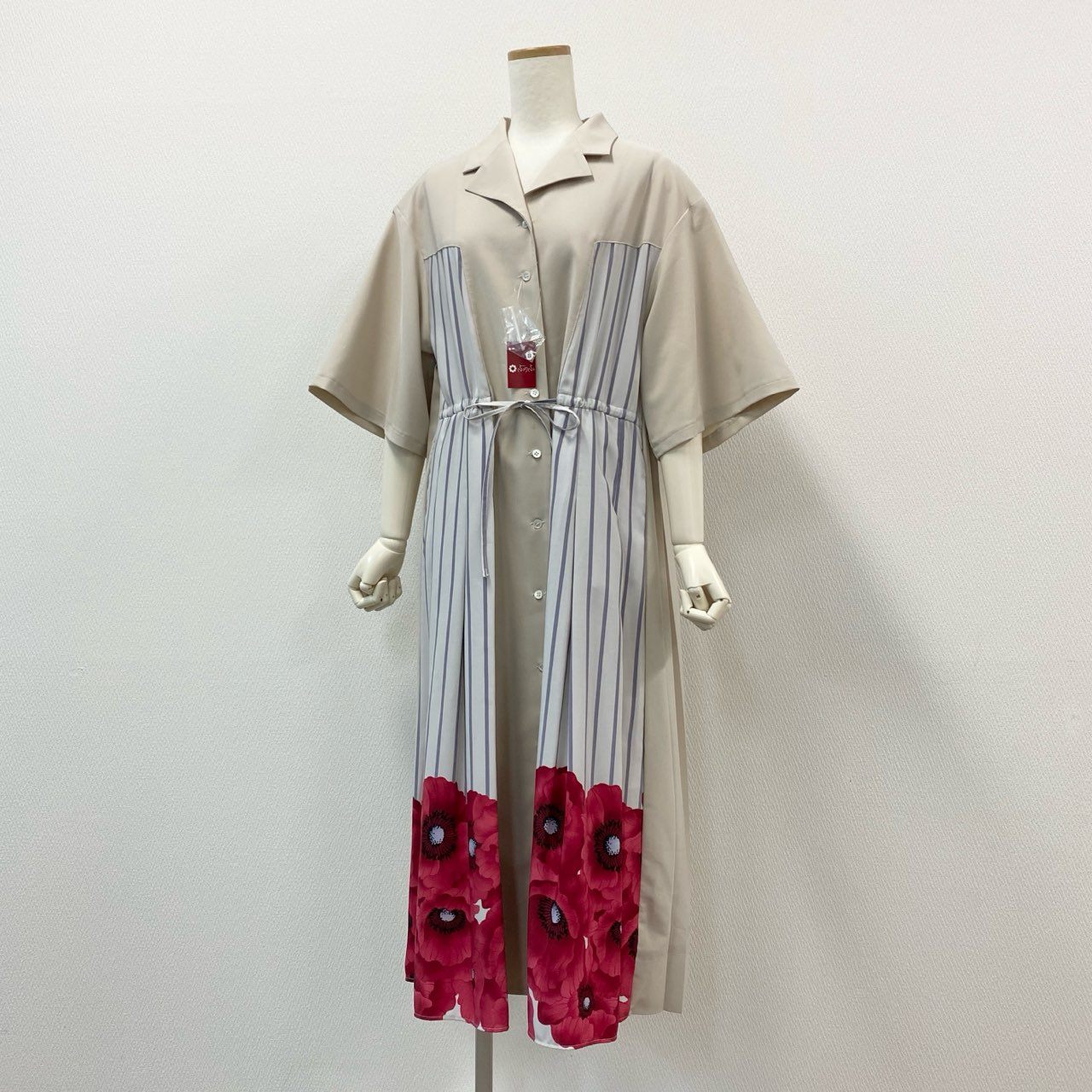 22f18 《未使用》定価¥33.000 ふりふ プリーツ加工 フラワープリント シャツワンピース F ベージュ ドレス