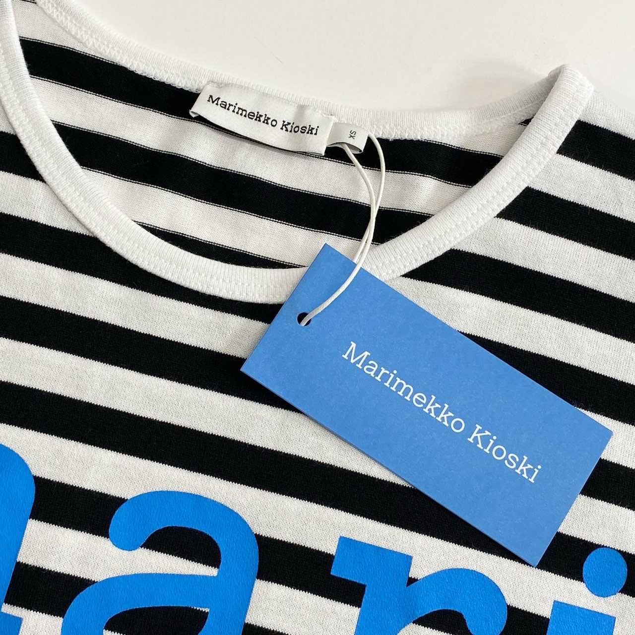21c20 《未使用》 定価¥18,700 Marimekko Kioski マリメッコ キオスキ LYHYTHIHA LOGO PLACEMENT ボーダーTシャツ XS ホワイト ブラック カットソー TEE