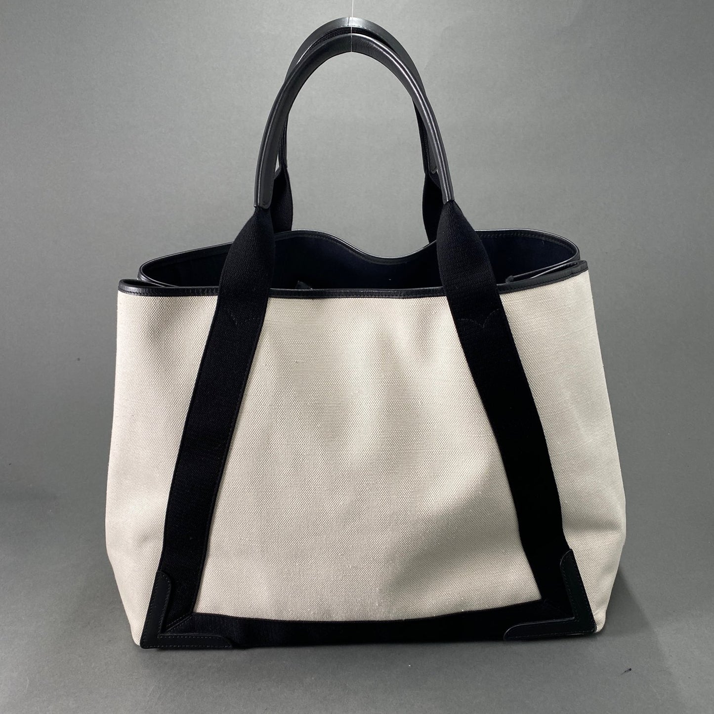 2L16 《美品》 BALENCIAGA バレンシアガ 339936 ネイビーカバス トートバッグ ポーチ付 ナチュラル/ブラック クリーム キャンバス