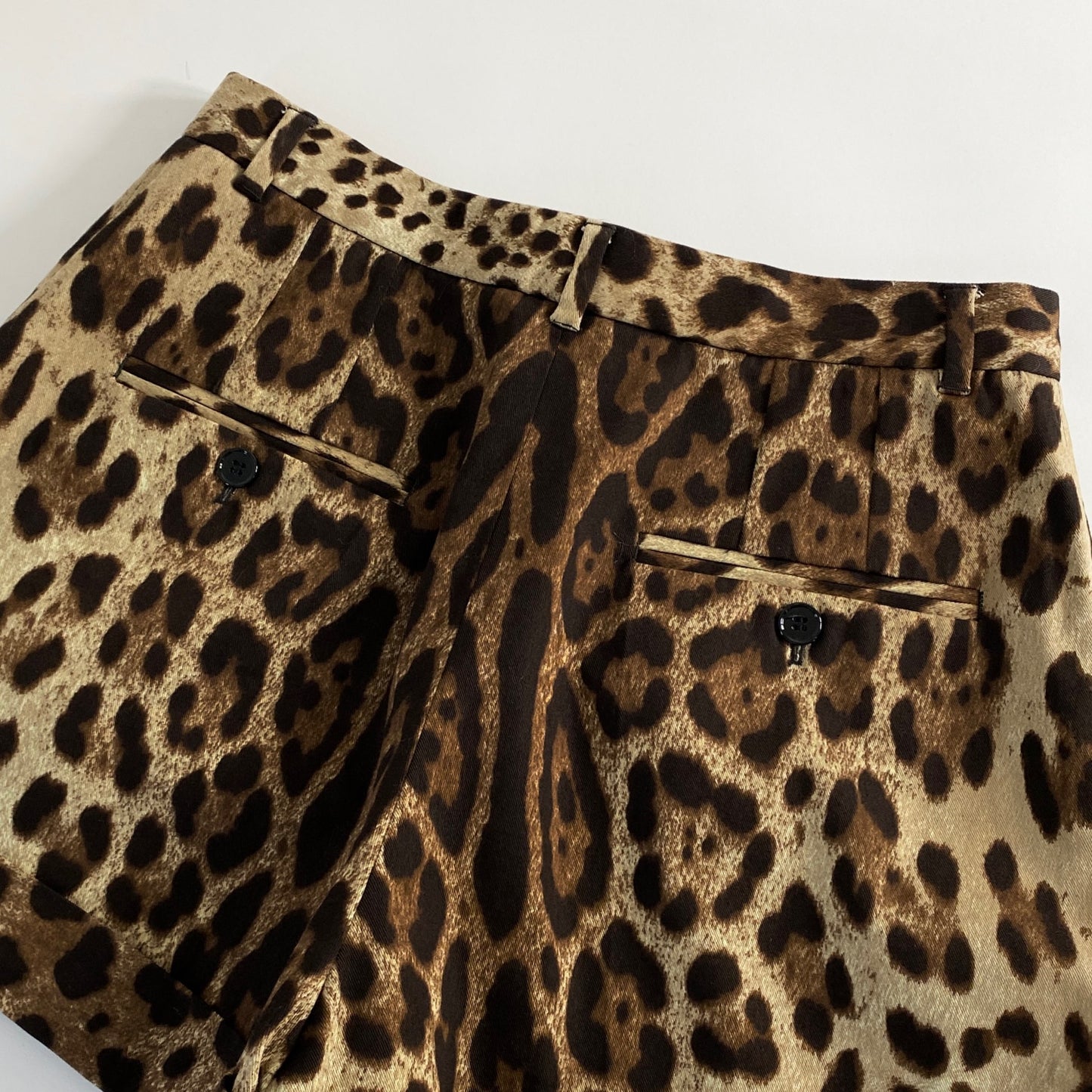 47a31 《美品》 DOLCU&GABANNA ドルチェアンドガッバーナ ショートパンツ ハーフパンツ サイズ42 ブラウン系 レオパード柄 レオパード