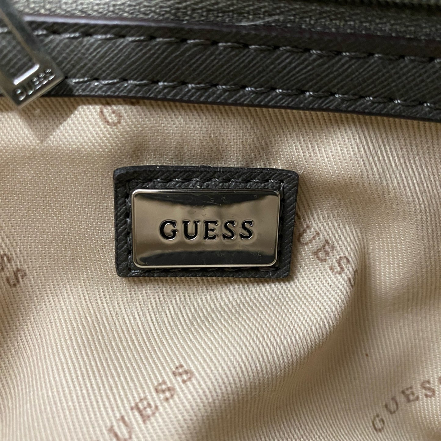 Hc1 《美品》 GUESS ゲス ショルダーバッグ ミニバッグ ポーチ デニム ブランドロゴ ブルー グレー レディース