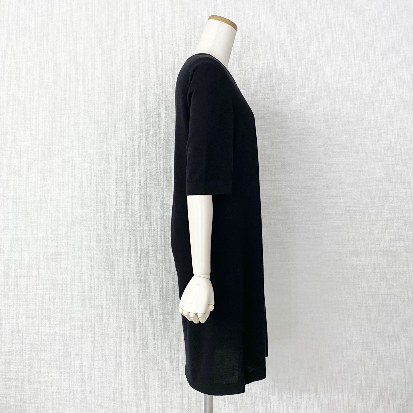 57k11《未使用》CHANEL シャネル フランス製 ラムウールニットワンピース P46568K05822 40 ブラック 羊毛100% 5分袖 半袖 ココマーク ワッペン タグ付き
