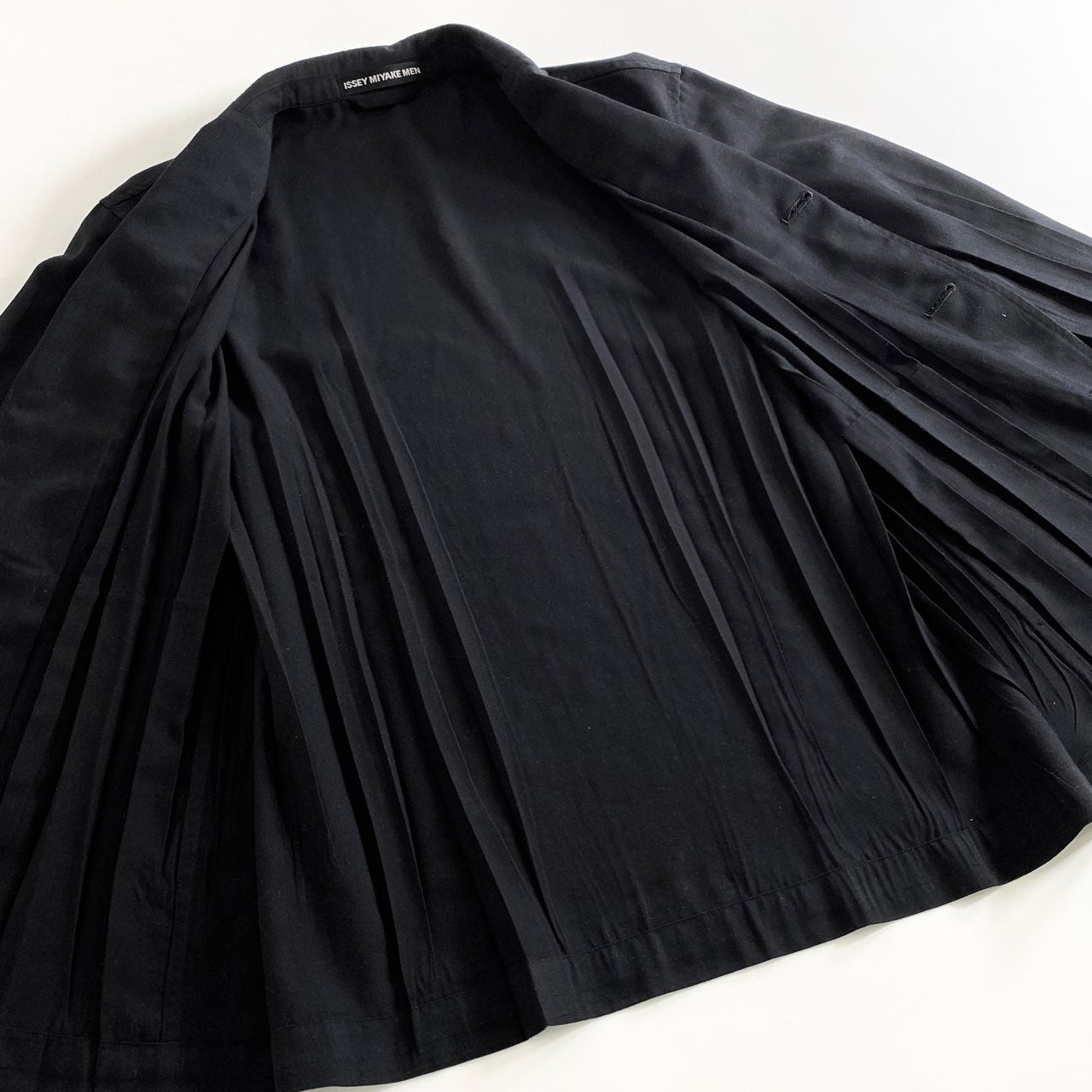10a17 ISSEY MIYAKE MEN イッセイミヤケメン テーラードジャケット 2 ブラック メンズ ME81FU252 プリーツ 薄手 上着