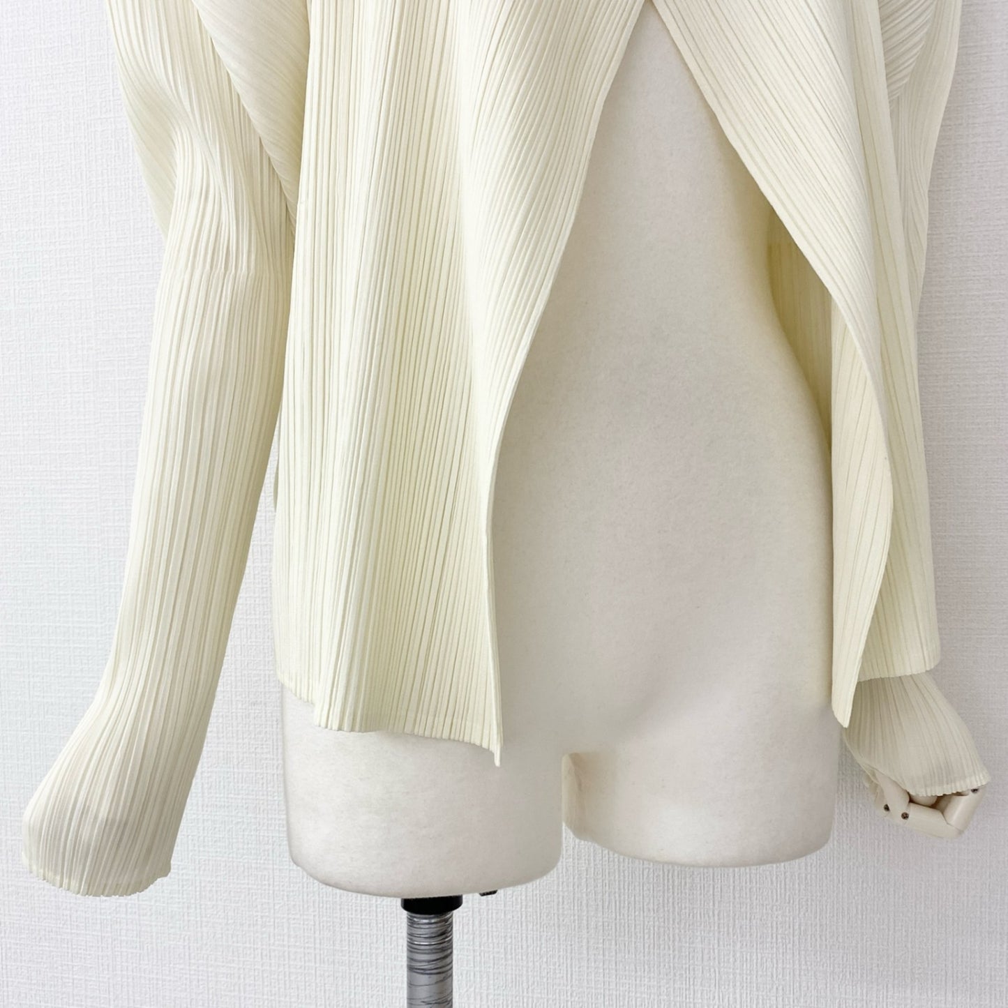 11c14 《美品》 PLEATS PLEASE プリーツプリーズ プリーツカーディガン 3 クリーム 日本製 ISSEY MIYAKE イッセイミヤケ PP04-JD623