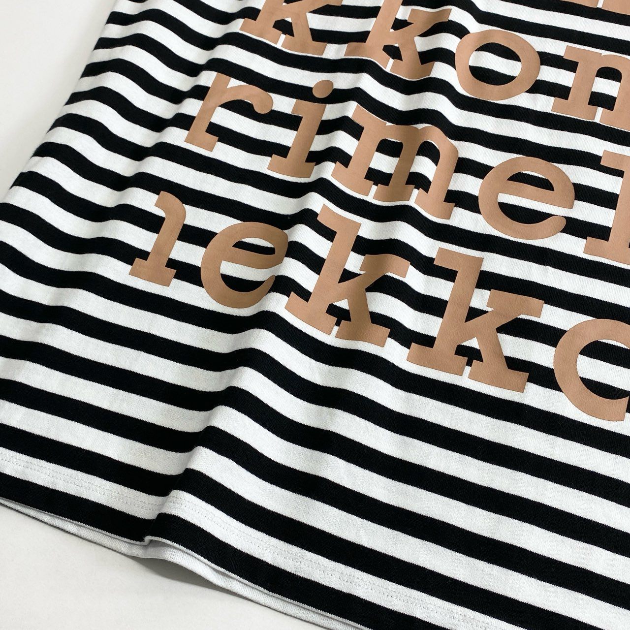54c20 《未使用》 定価¥18,700 Marimekko Kioski マリメッコ キオスキ LYHYTHIHA LOGO PLACEMENT ボーダーTシャツ S ホワイト ブラック カットソー TEE