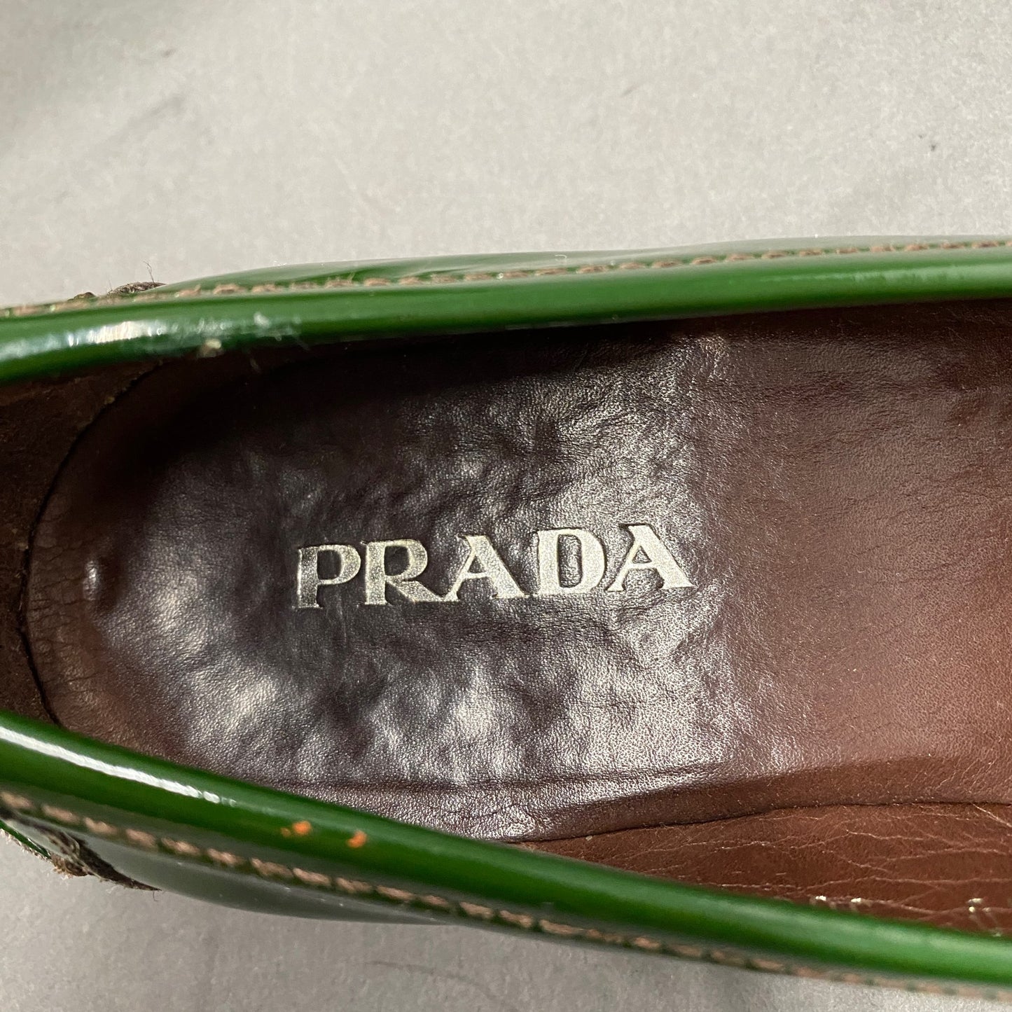 4a18 イタリア製 PRADA プラダ ローファー 37.5 グリーン レザー エナメル パンプス ヒール
