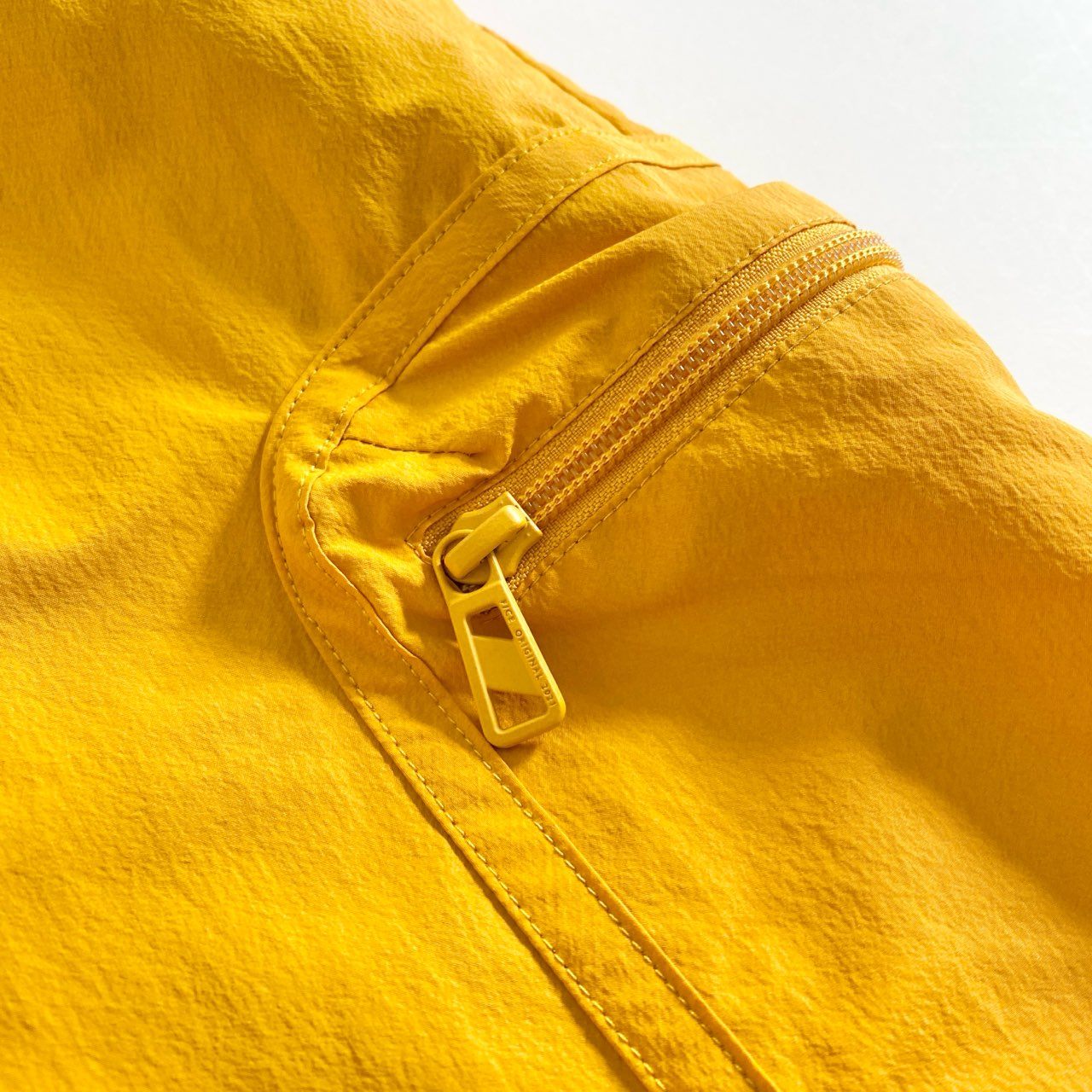 48C13 F/CE. エフシーイー RECYCLE TECH TRACK PANTS テック素材 トラックパンツ M オレンジ メンズ RSU0323M0001