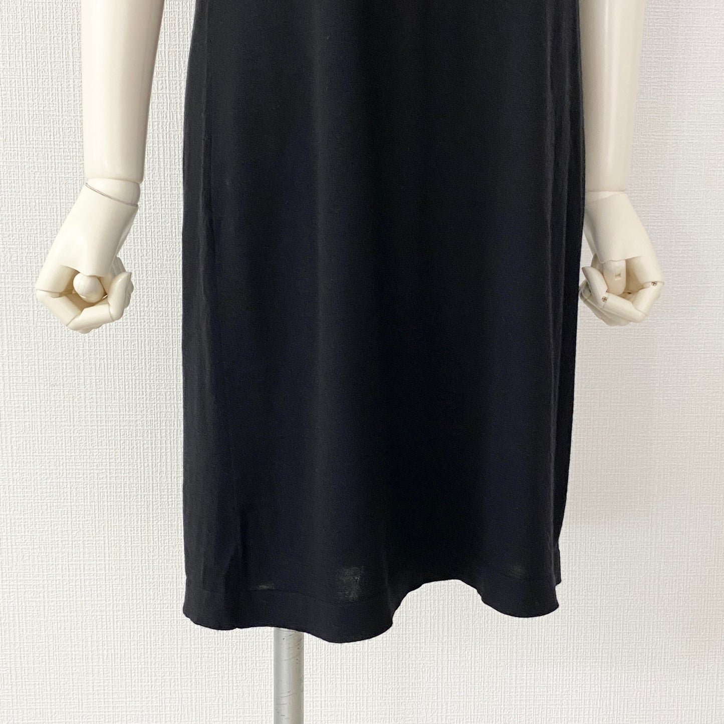 57k11《未使用》CHANEL シャネル フランス製 ラムウールニットワンピース P46568K05822 40 ブラック 羊毛100% 5分袖 半袖 ココマーク ワッペン タグ付き
