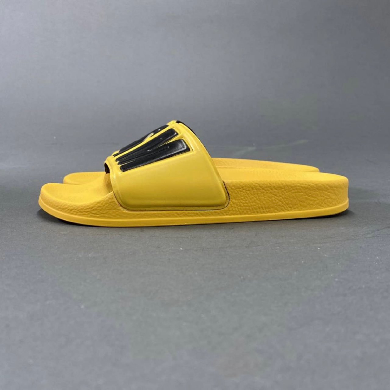 1j14-3 《未使用保管品》 MSGM エムエスジーエム プールサンダル ビーチサンダル シャワー 36 イエロー スリッパ シューズ イタリア製 箱等付属