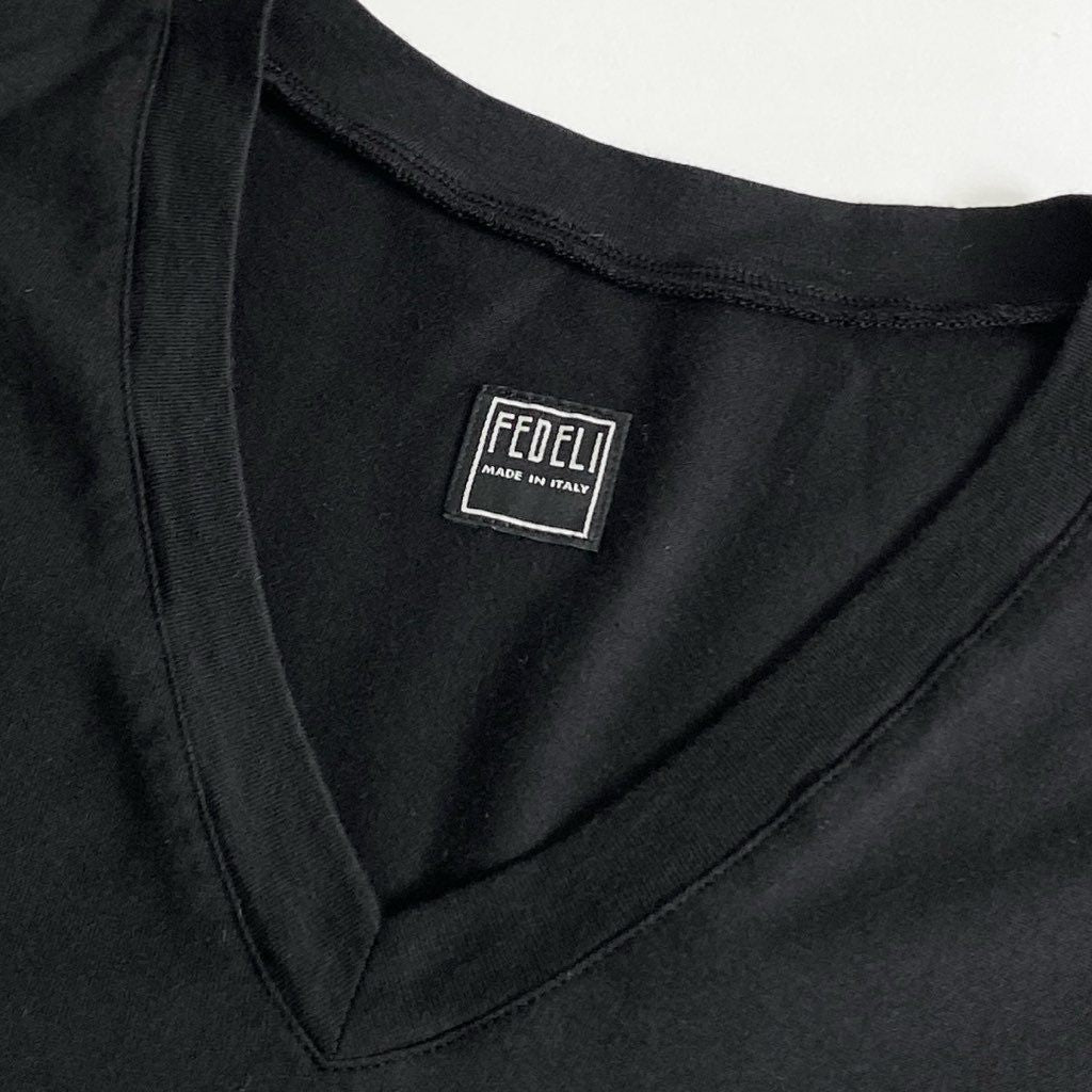 51b25 《極美品》 タグ付き FEDELI フェデーリ オーガニックコットンTシャツ 52 ブラック Vネック カットソー インナー TEE イタリア製