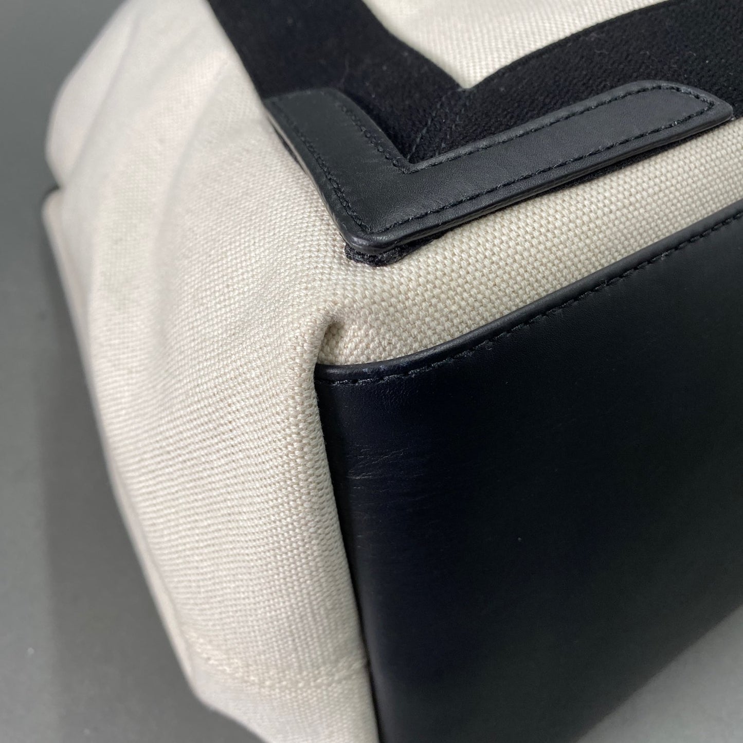2L16 《美品》 BALENCIAGA バレンシアガ 339936 ネイビーカバス トートバッグ ポーチ付 ナチュラル/ブラック クリーム キャンバス