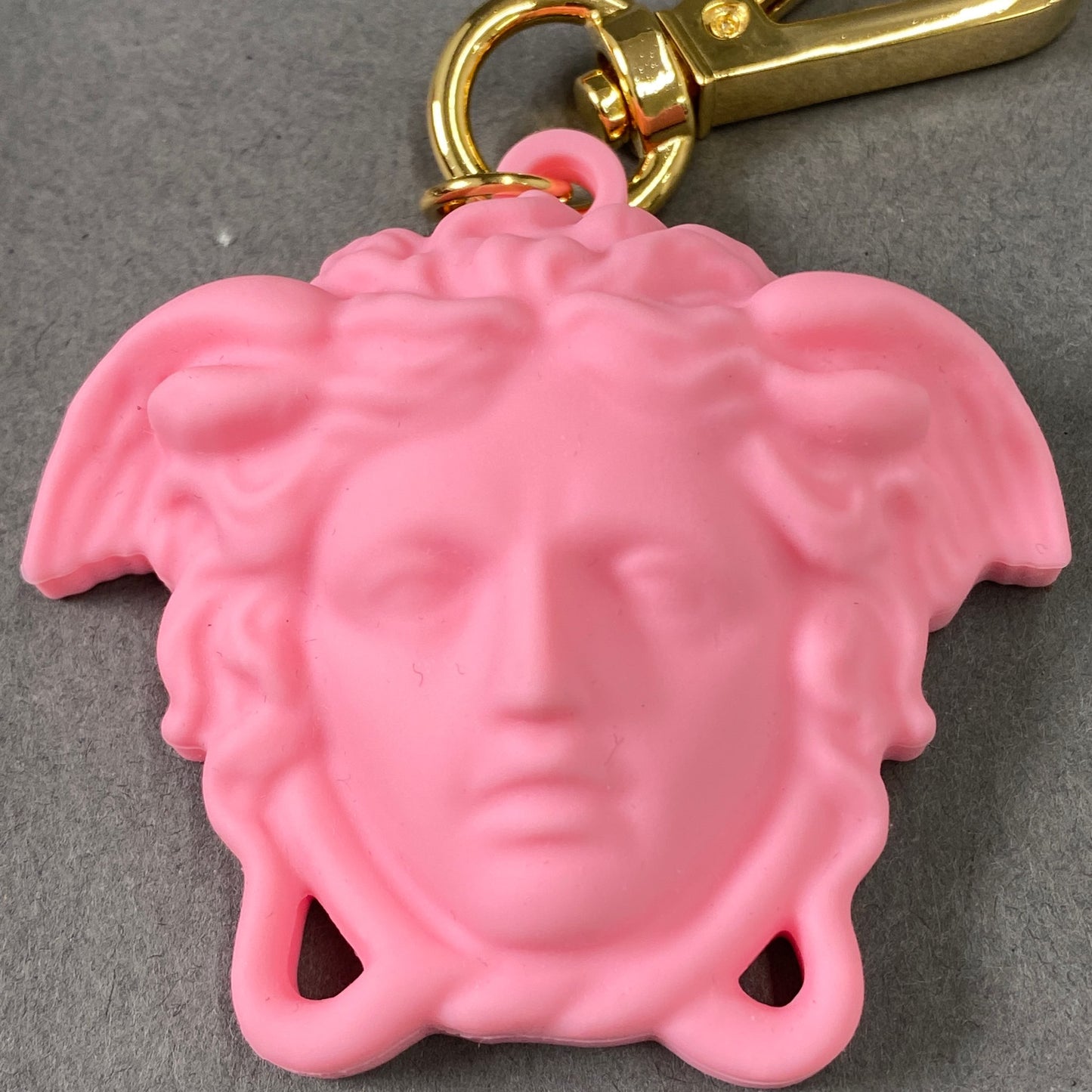 L20 VERSACE ヴェルサーチ メデューサ キーリング キーチェーン バッグチャーム ピンク ローズ シリコン 箱有31り